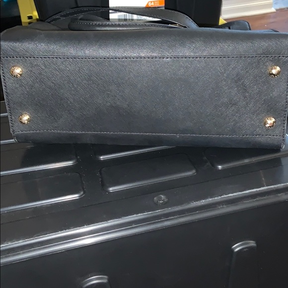 Michael Kors Hamilton Large Purse - Picture 5 of 5